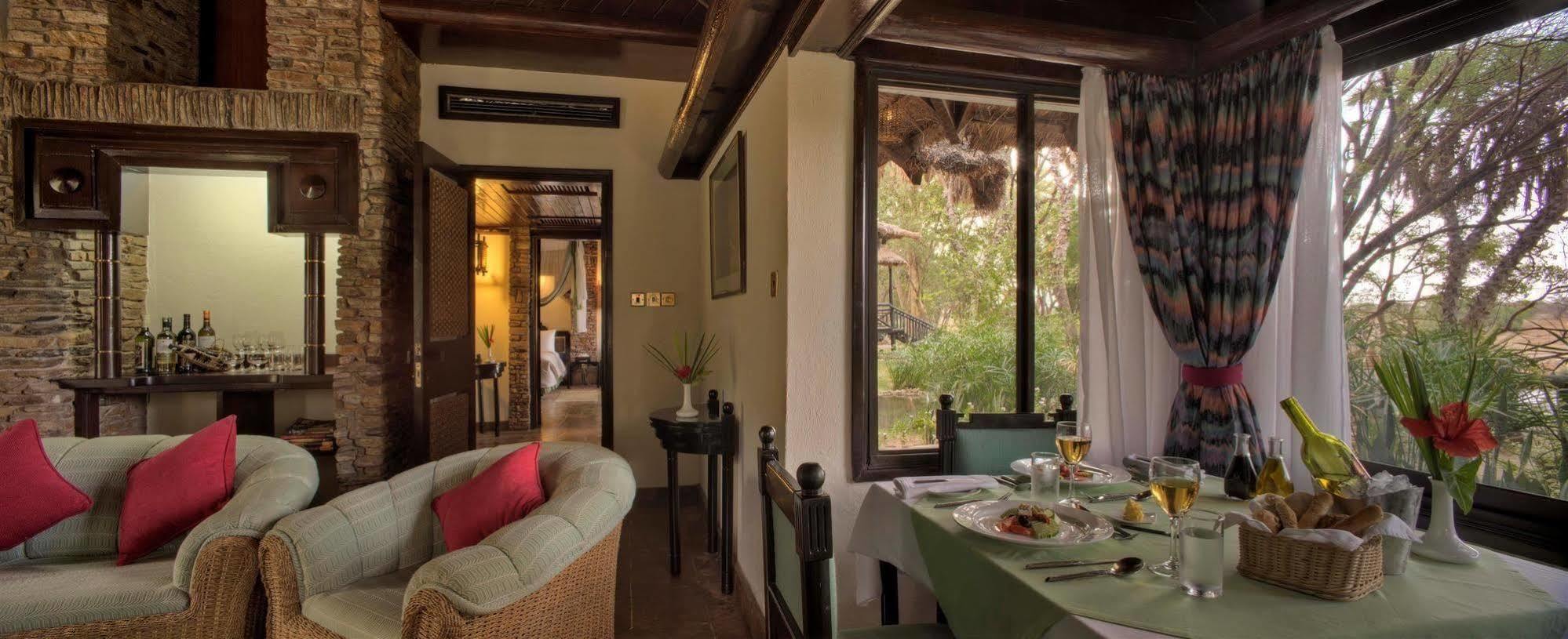 Sarova Shaba Game Lodge Archers Post Экстерьер фото